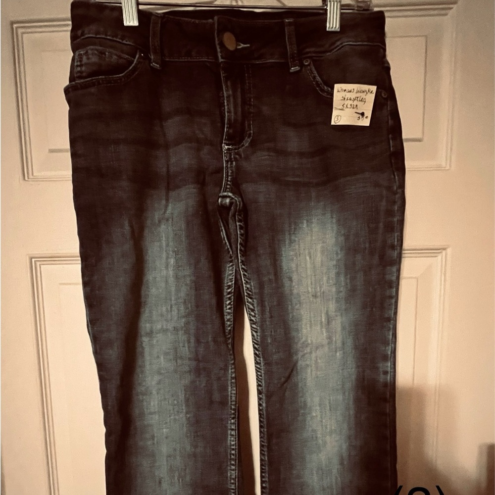 WOMEN’S WRANGLER JEANS
STRAIGHT LEG
SIZE 5X32R